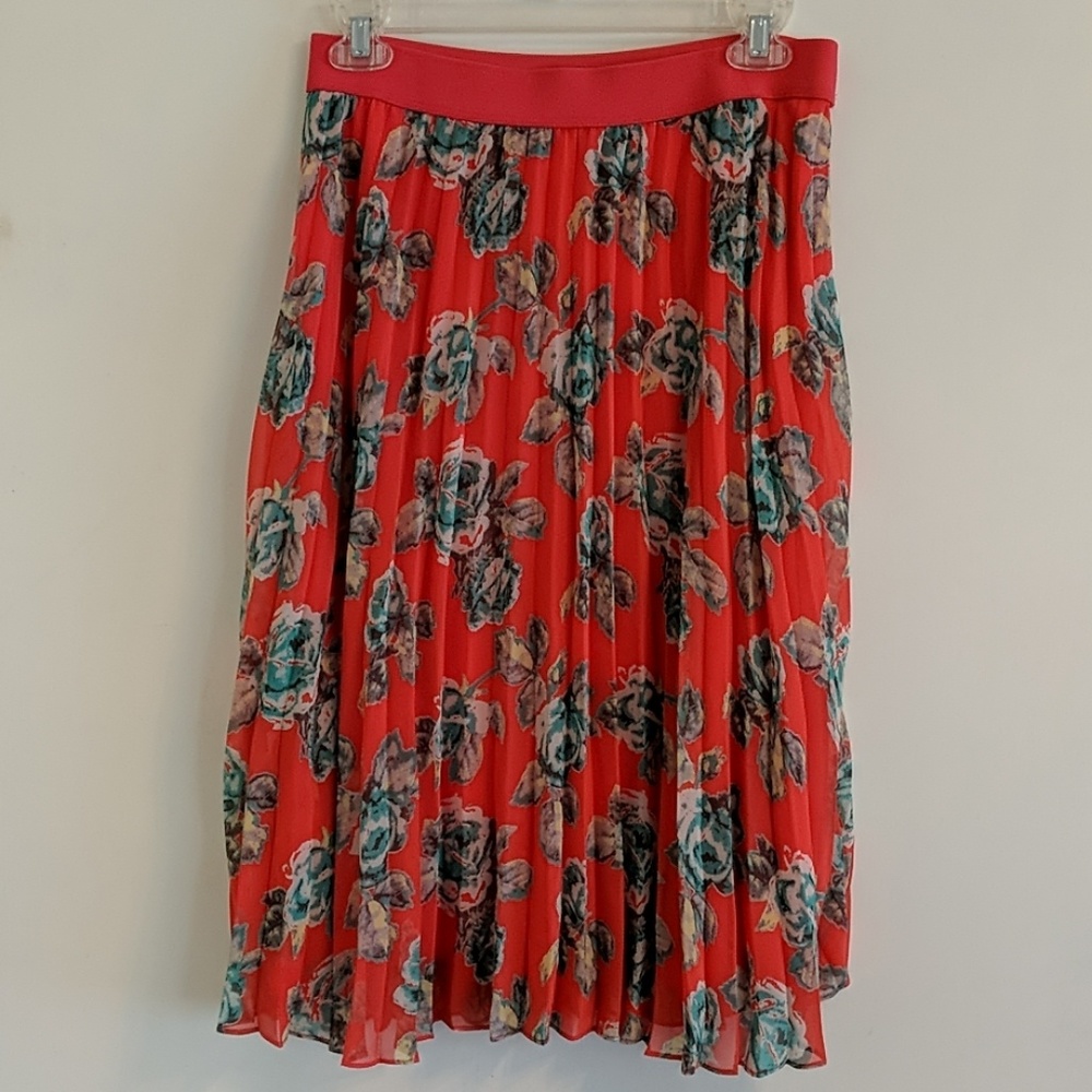 Pleated midi skirt